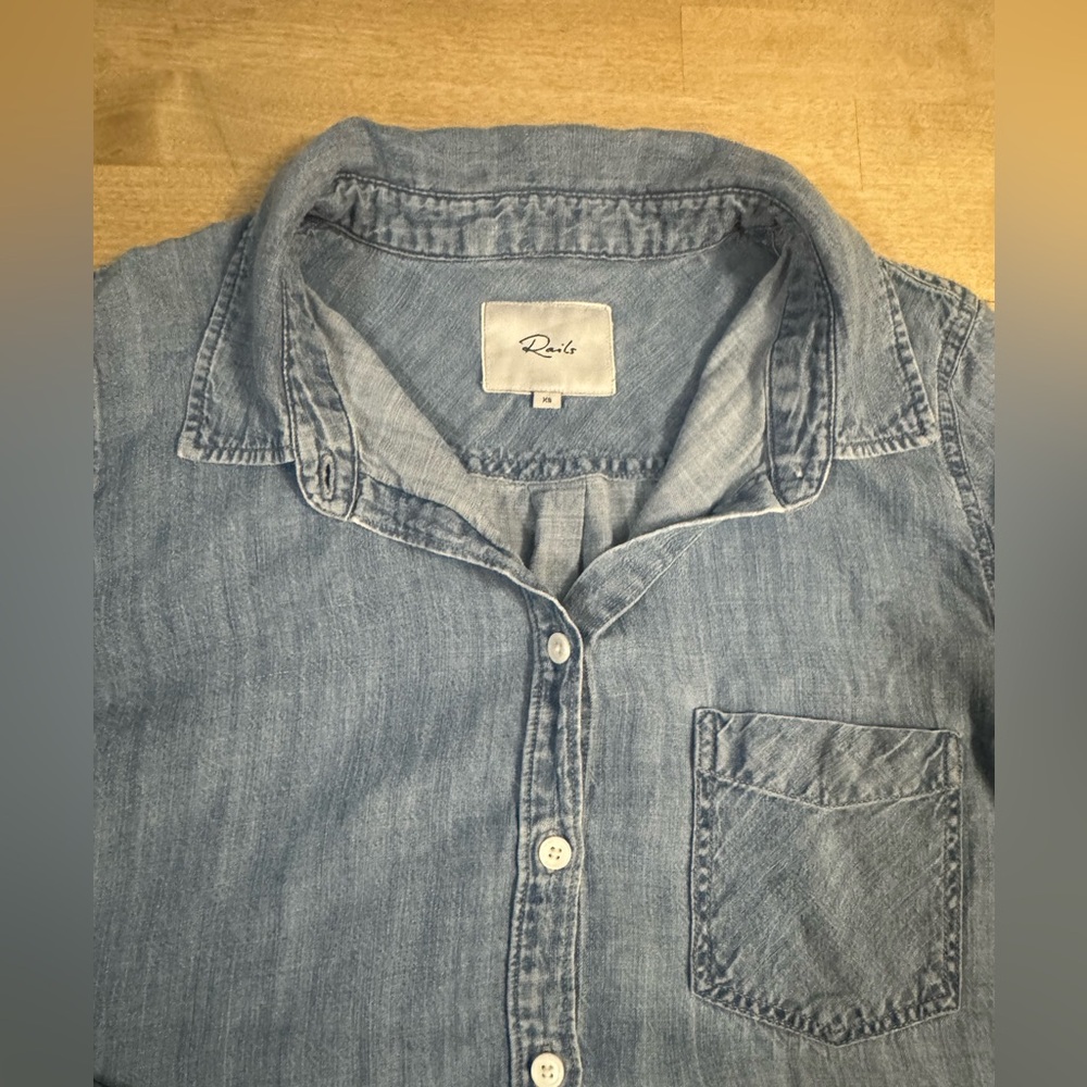 Rails women’s Ingrid Light Blue Denim chambray Shirt - Picture 6 of 11